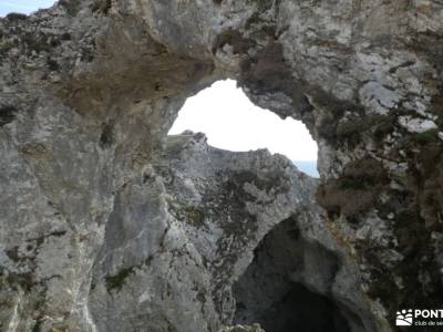 Valle Sakana-Sierras Navarra; embalse del villar sierra del sueve cueva del reguerillo tetas de vian